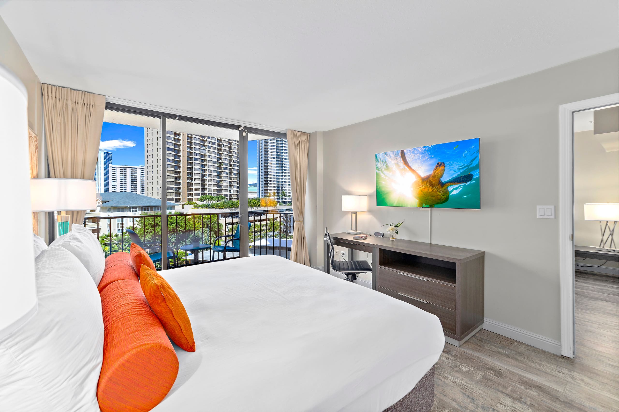 Condo in Honolulu · ★4.56 · 1 bedroom · 2 beds · 1 private bath - Image 21