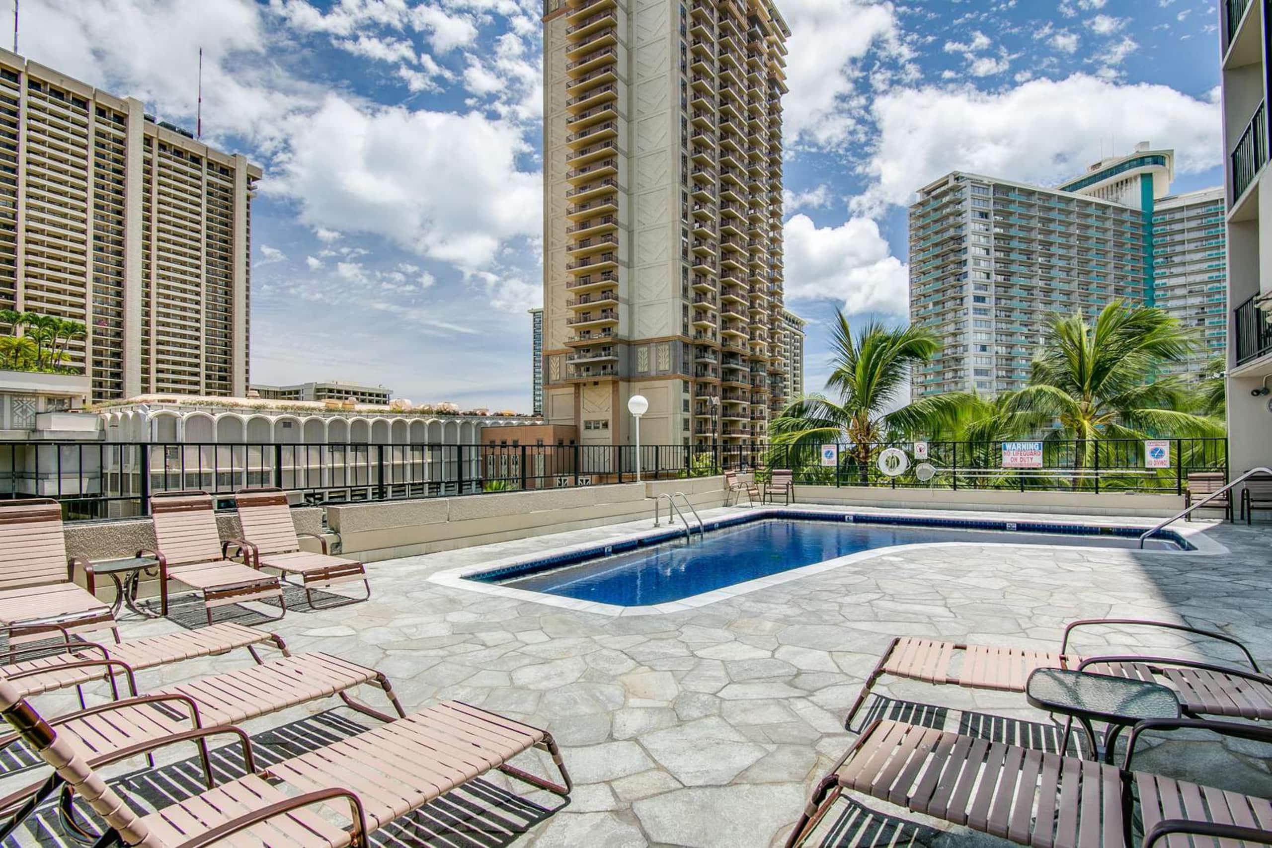 Condo in Honolulu · ★4.56 · 1 bedroom · 2 beds · 1 private bath - Image 30