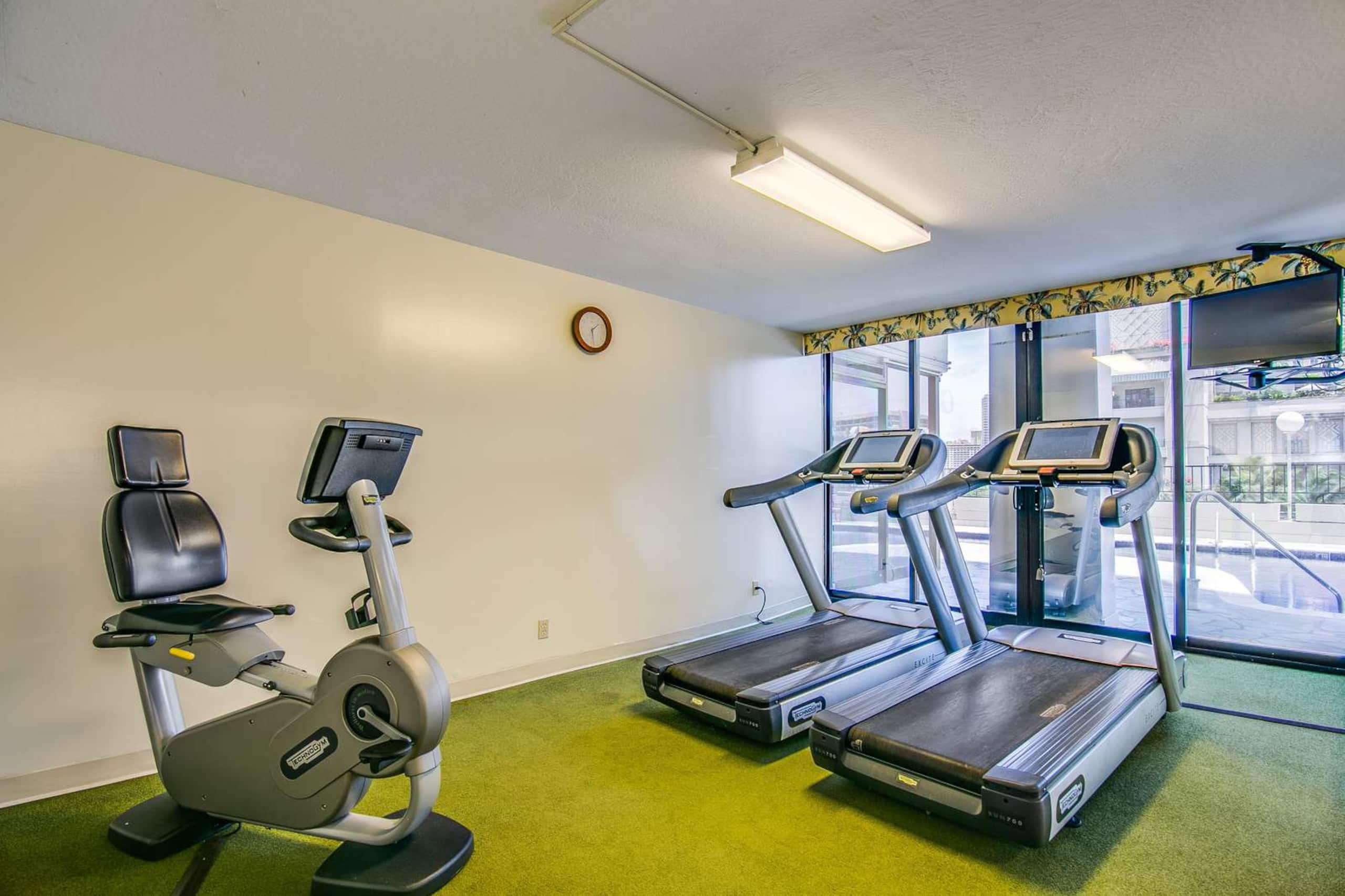 Condo in Honolulu · ★4.56 · 1 bedroom · 2 beds · 1 private bath - Image 31
