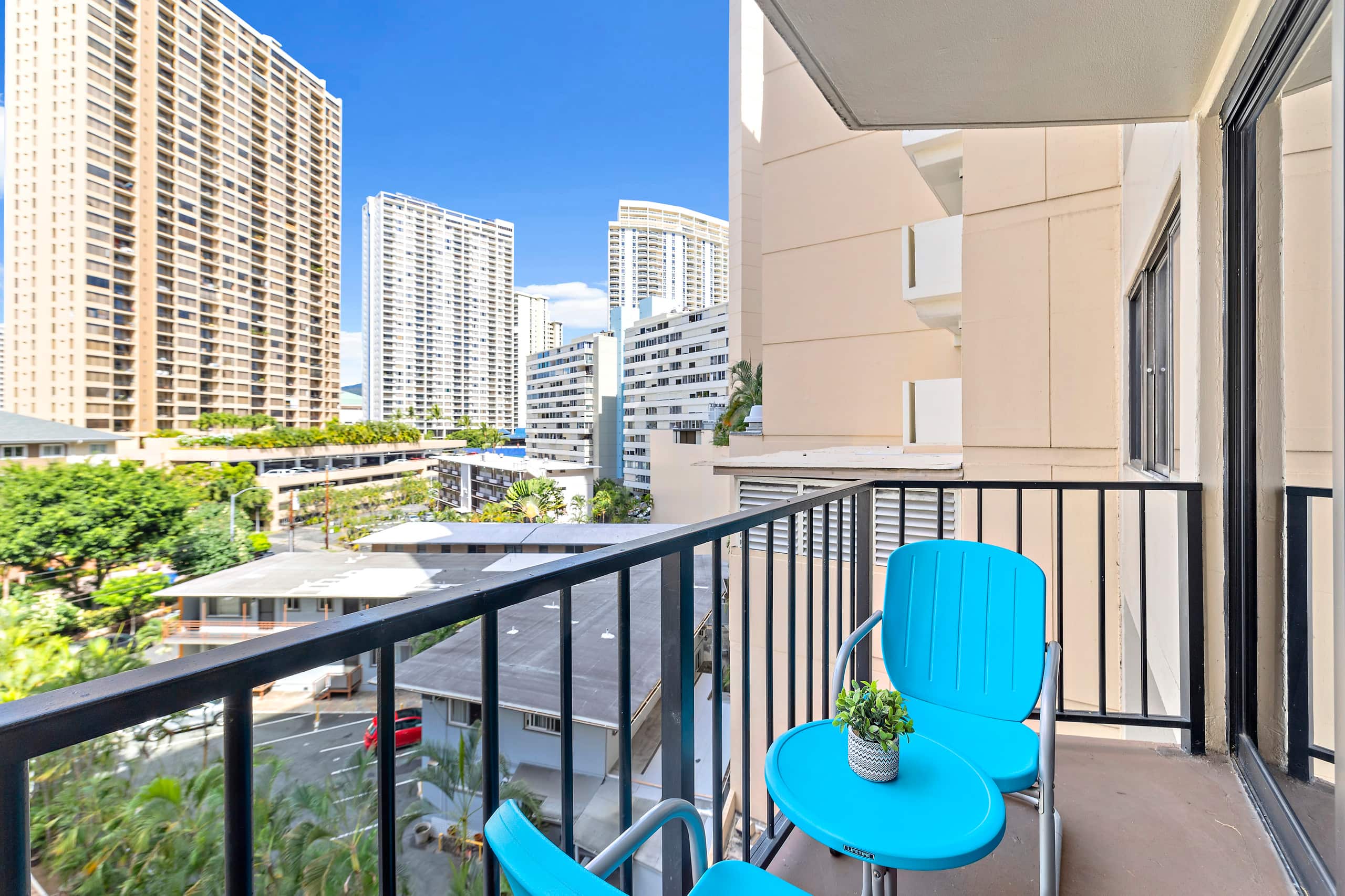 Condo in Honolulu · ★4.56 · 1 bedroom · 2 beds · 1 private bath - Image 25
