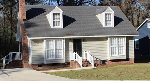 Creekside Cottage - 4 Bedrooms
