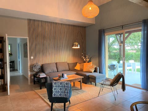 Luxury Villa on Park With Community Swimming Pool