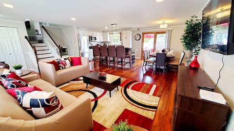 Lux TriLevel Big 4 BR House Yard & Pond View