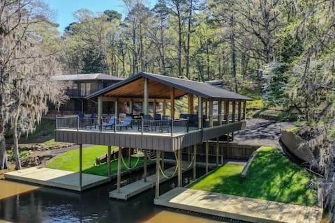 200MB |Boat Slips| Kayaks | FirePit | BBQ | 3Deck