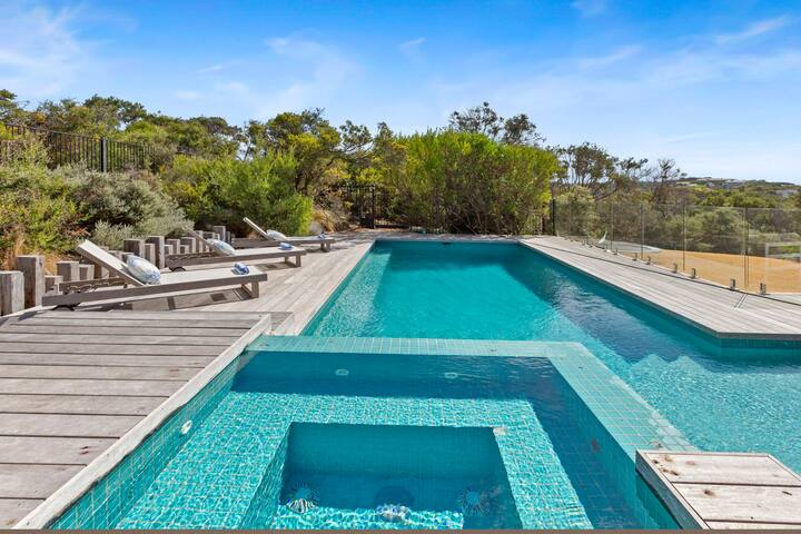 Oceanic-Luxury Meets Relaxation gallery image 2