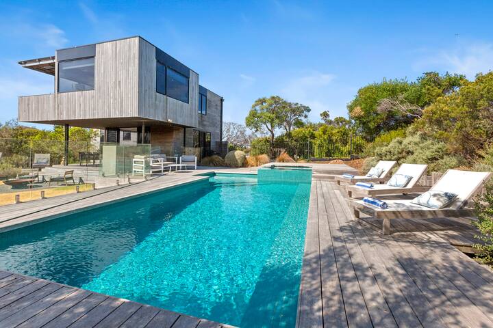 Oceanic-Luxury Meets Relaxation