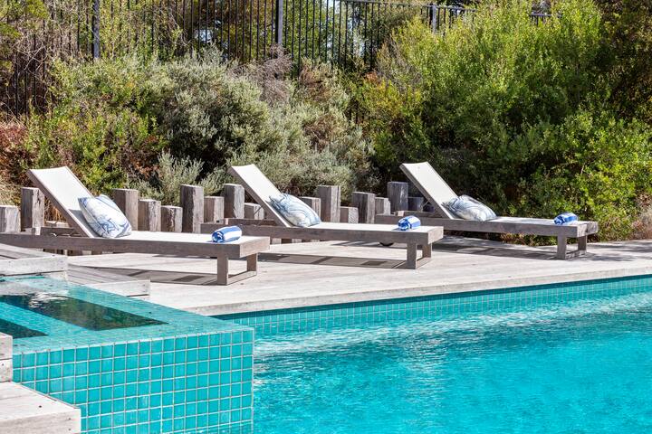 Oceanic-Luxury Meets Relaxation gallery image 5