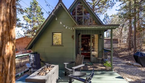 Petite Woodland Chalet