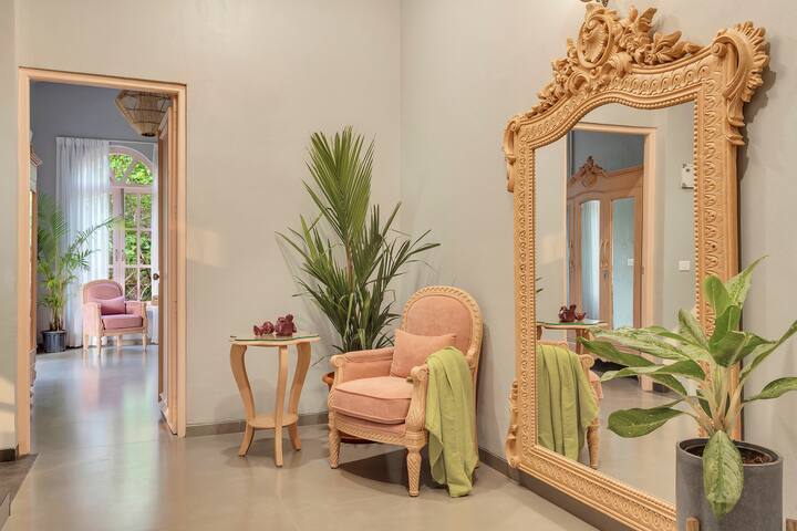Living room image 6