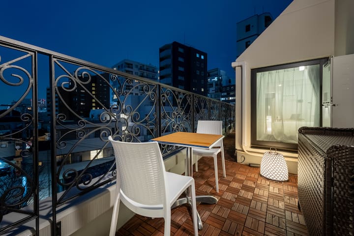 NEW/新築/4階/新宿/神楽坂/駅徒歩2分/2寝室/2バスルーム/2トイレ/最大5名/EV無し/E