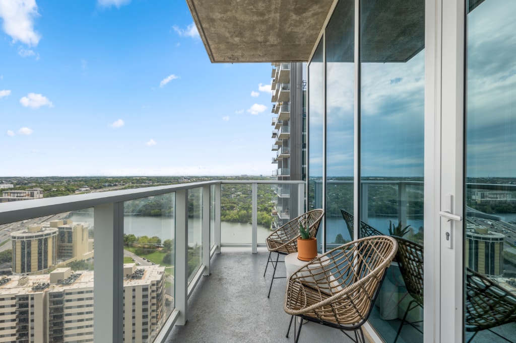 Austin Agave Condo | LAKE VIEW *Rooftop Pool*