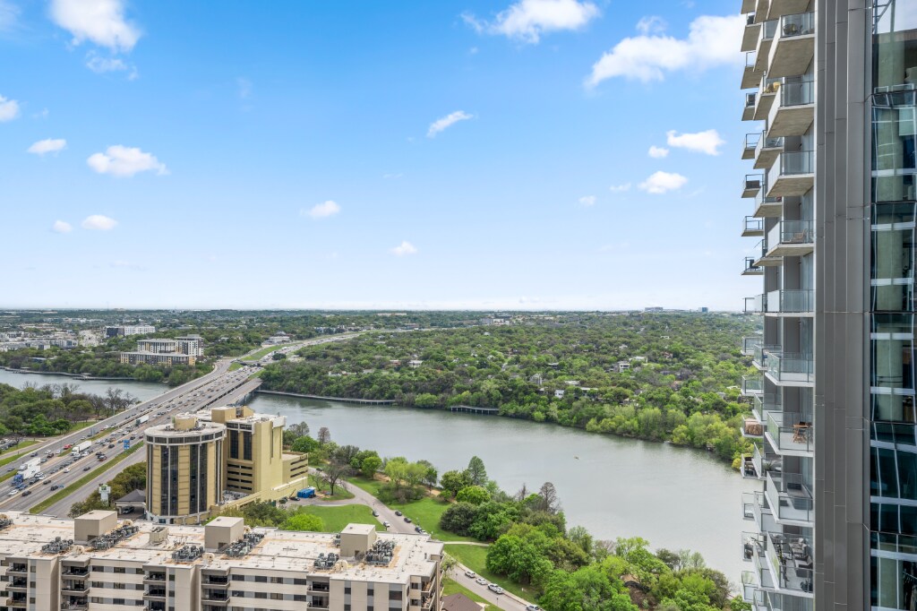 Austin Agave Condo | LAKE VIEW *Rooftop Pool*