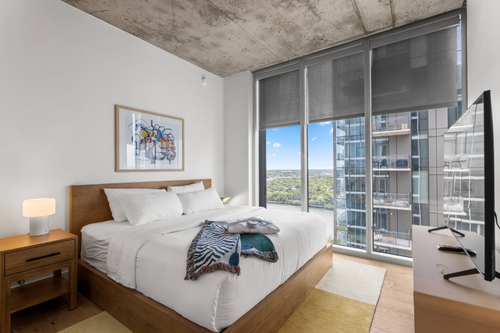 Austin Agave Condo | LAKE VIEW *Rooftop Pool*