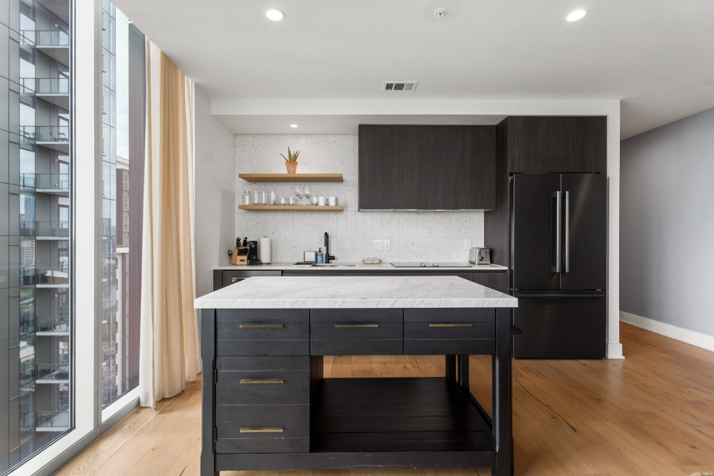 Austin Agave Condo | LAKE VIEW *Rooftop Pool*