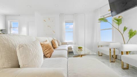 Luxury 5BR Massive Home NYC Free Parking + Office!