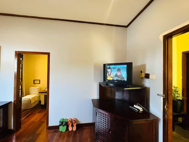 Deluxe Double Room 5 At Xanumkieng Guest House - Luang Prabang