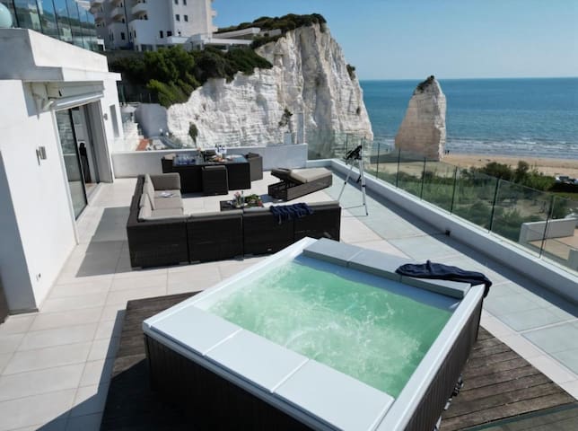 V Penthouse, Vieste