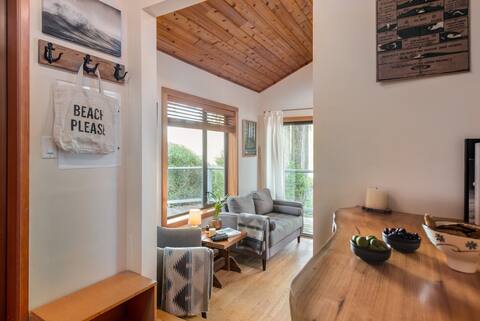 Cedarwood Cove | Waterfront Cabin | Tofino