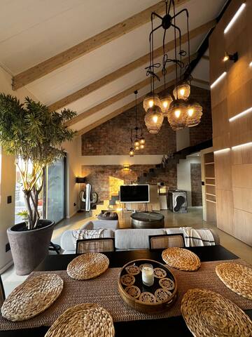 Newly refurbed 2-bed penthouse gallery image 5