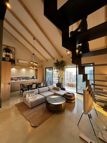 Newly refurbed 2-bed penthouse