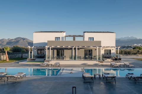 Pura Vida Villa, 2 Heated Pools, Hot Tubs & Sauna
