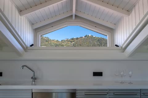Top performing Airbnb: Roof Garden Cavour- Dolby Cinema-By J&CO Homes in Como