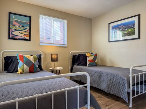 4 Apartments for 1 Price! 4 Bedrooms w Parking