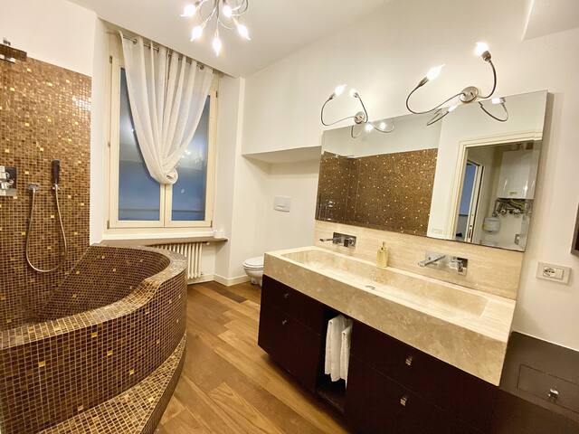 Piazza Vecchia Bergamo, La casa Dell’arte gallery image 2