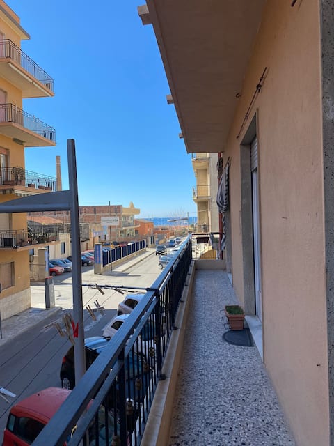 A stone's throw from the station/sea