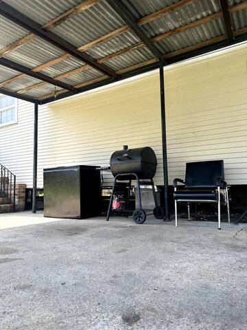 Luxury Style 4-bedrooms and 2 bathrooms gallery image 4