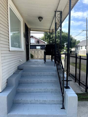 Luxury Style 4-bedrooms and 2 bathrooms gallery image 2