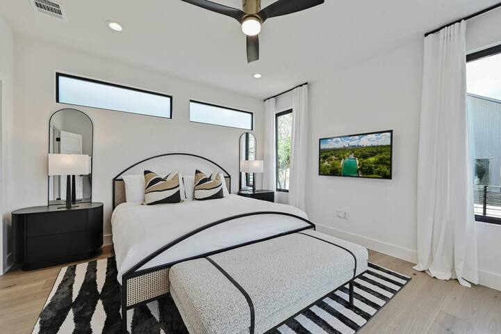 Stunning New Modern Perfection With Pool Oasis! gallery image 4