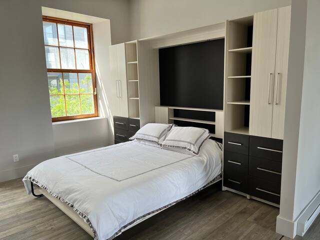 Sublime condo with Parking in Old Montreal gallery image 3