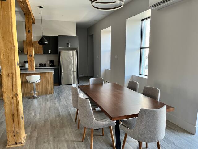 Delightful condo in OldMontréal, parking included gallery image 3