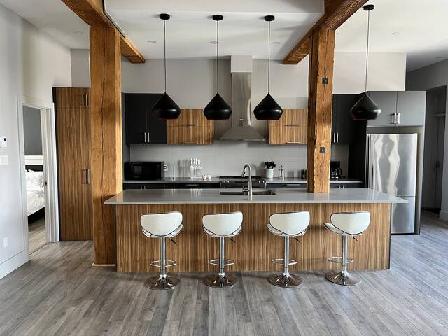 Sublime condo with Parking in Old Montreal gallery image 2