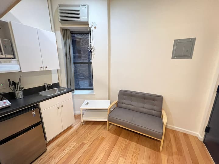 Tiny Private Bath Private Studio Times Square #102 - 紐約, NY