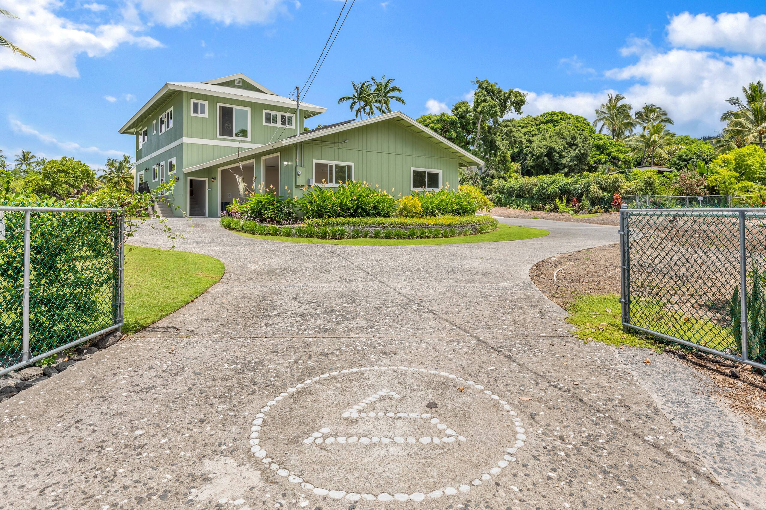 Home in Kailua-Kona · ★5.0 · 6 bedrooms · 10 beds · 4 baths - Image 35