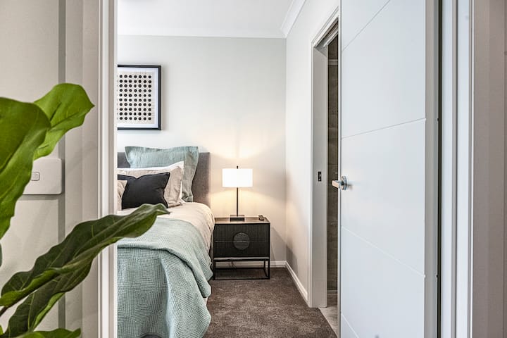 Postele môžu byť 1 x manželská posteľ alebo môžu byť rozdelené na 2 jednolôžka.