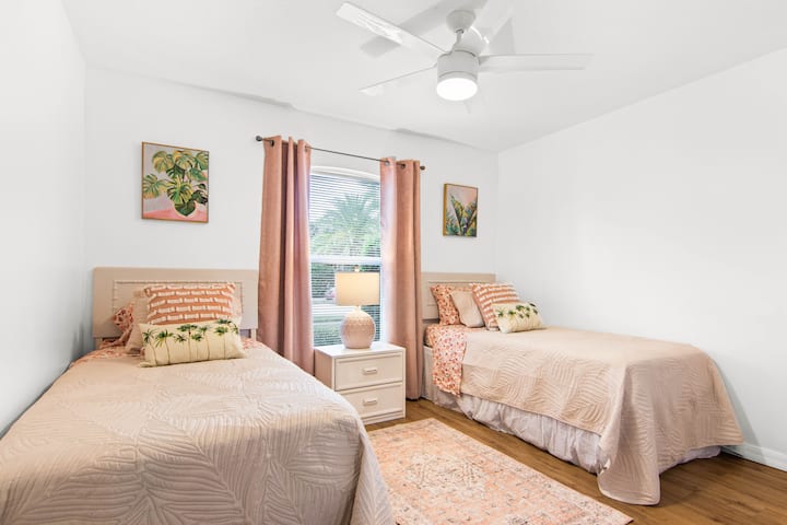 Tercer dormitorio (habitación al atardecer)