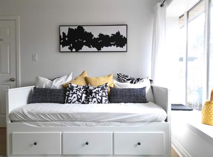 Chic And Cozy West Hill Bungalow Near Utsc - Pickering