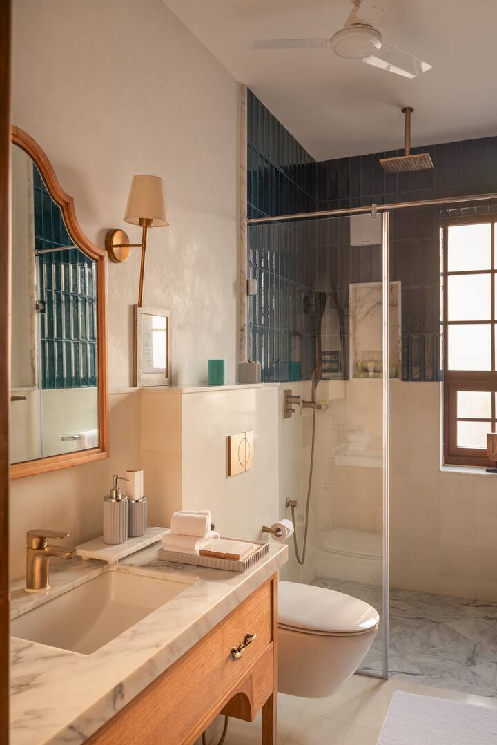 Full bathroom 1 image 1