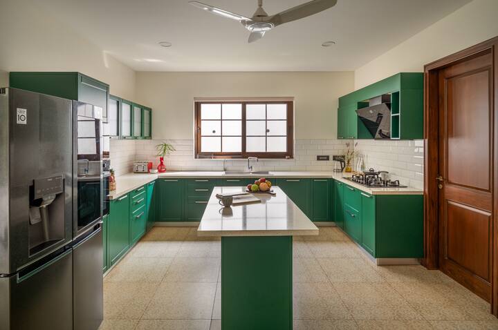 Full kitchen image 1