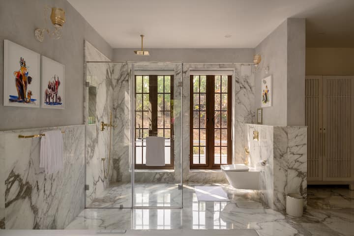 Full bathroom 2 image 1