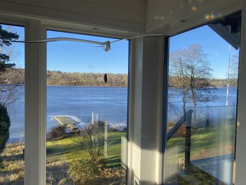 House on lake property with its own jetty
