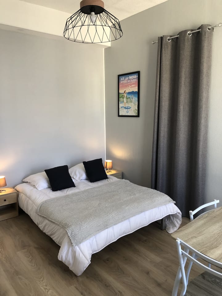 Studio 25m², Avec Parking Et Balcon, Centre-ville - Aix-les-Bains
