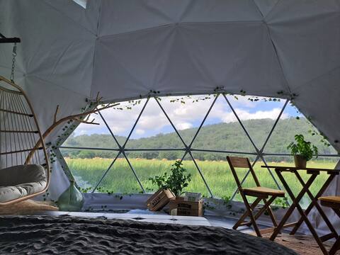 Romantic dome, unlimited private spa and breakfast