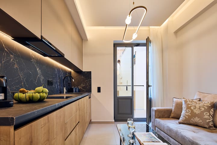 להרגיש מיד בבית במקום המזמין שלנו. החל מריהוט נעים ועד נגיעות אישיות, כל פרט מקרין חמימות ונוחות, מה שהופך אותו למקום המפלט המושלם עבורכם.
