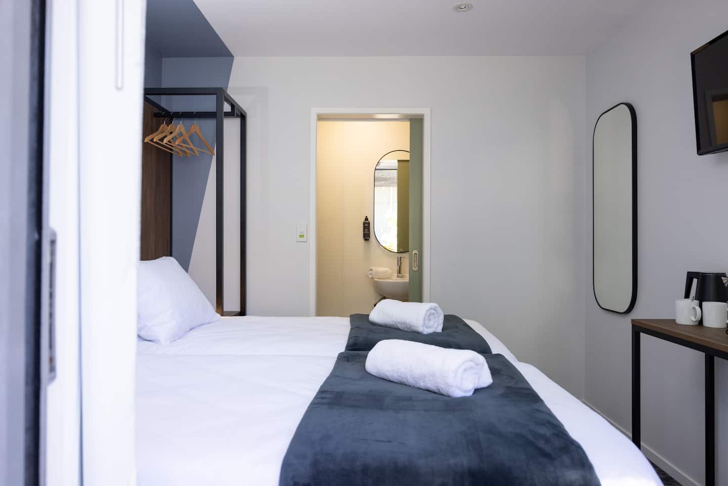 Haka House - Twin Ensuite 1