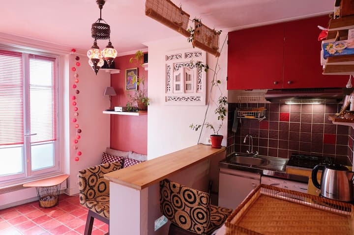 Small, bohemian apartment in Montmartre.