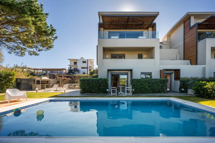 Modern villa w/pool, near beach & city centre gallery image 2